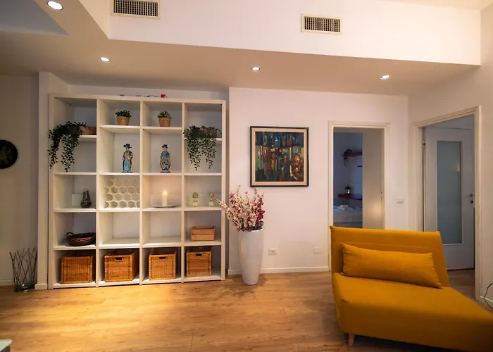 tHE Lantern Flat - Ticinese Navigli